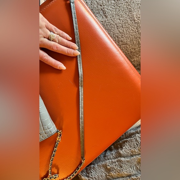 Authentic Tory Burch chain wallet - Picture 6 of 11